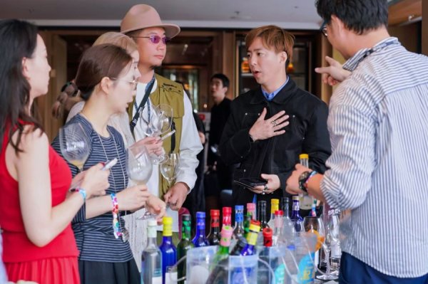 智慧优配 上海滩上“洋掌柜” | 关西小伙上海当酒掌柜，兜售“时光的滋味”